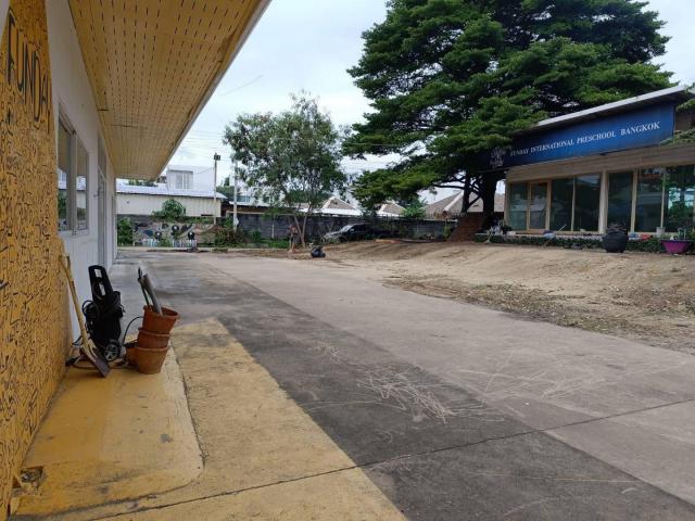 ให้เช่าที่ดินเปล่า+ พร้อมอาคาร200 Sq.w. โยธินพัฒนา ใกล้CDC เลียบทางด่วนเอกมัยรามอินทรา 