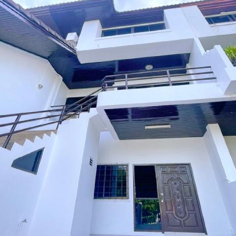 ลาซาล33-39 รร.นานาชาติบางกอกพัฒนา 200 ม.4 นอน ให้เช่าทาวน์โฮม 3 ชั้น 25ตร.วา.295 ตร.ม.BTS บางนา 2.2กม.ทำเลดี ย่านสุขุมวิท3 น้ำ 