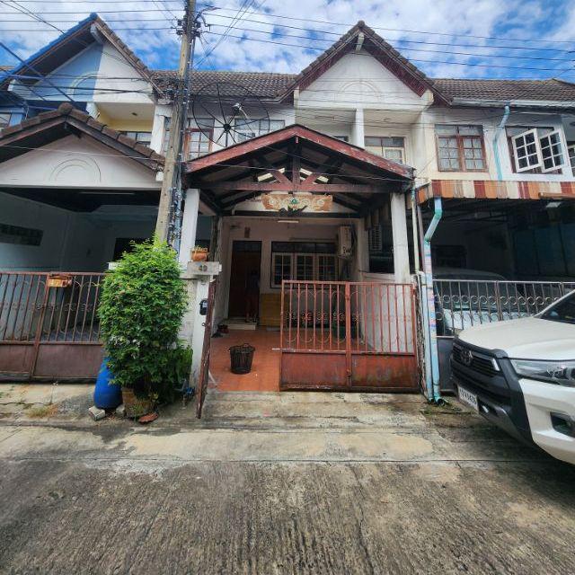 ขายทาวน์เฮ้าส์มือสอง  สวนผักซอย2 เขตตลิ่งชัน กรุงเทพมหานคร