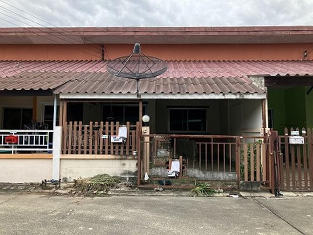 ขายทาวน์เฮ้าส์หมู่บ้านสมาร์ทแลนด์ กรีนทาวน์ ซอย 8 ถนนห้วยปราบ-พันเสด็๋จใจ ตำบลบ่อวิน อำเภอศรีราชา จังหวัดชลบุรี