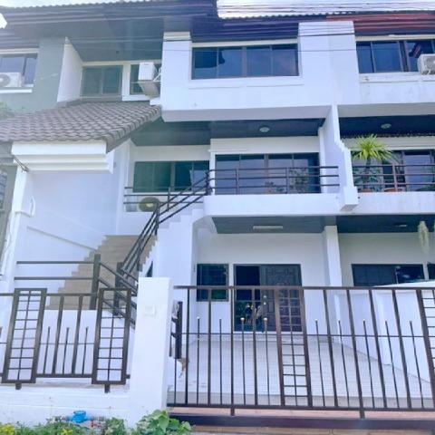 ทำเลดี ย่านสุขุมวิท ลาซาล 33-39 BTS บางนา 2.2กม.ให้เช่าทาวน์โฮม 3 ชั้น 24 ตร.วา.290 ตร.ม. รร.นานาชาติบางกอกพัฒนา 200 ม.4 นอน 3 น้ำ