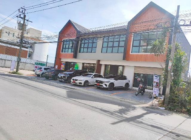 ตลาดกิ่งแก้ว 1.5 กม.อาคารพาณิชย์ 2 ชั้น ติดถนนใหญ่ Windmill 188 ตร.ม.2 น้ำ.วิวบ่อน้ำกว้าง  เหมาะสำหรับออฟฟิศ ร้านอาหาร 