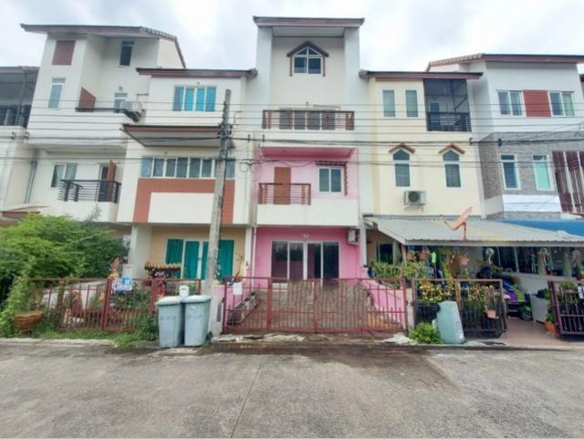 ขายทาวน์เฮ้าส์หมู่บ้านศุภวรรณ ลาดกระบัง 54 ถนนวัดศรีวารีน้อย ตำบลศรีษะจรเข้น้อย อำเภอบางเสาธง จังหวัดสมุทรปราการ