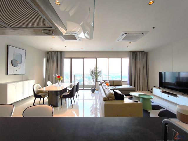 Stunning view on High floor, 3-bedroom at The Emporio Place Sukhumvit 24 near BTS Phromphong