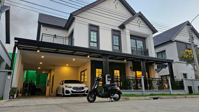 ขายบ้านหรู พร้อมอยู่ หมู่บ้าน Centro บางนา ตกแต่งบิ้วอินครบ  บ้านเดี่ยว 2 ชั้น สไตล์ Modern Luxury บางนา ติดเมกะ
