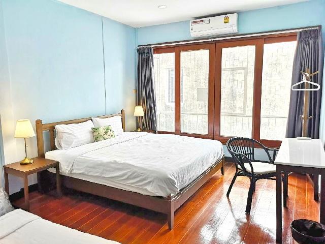 นานาชาติโชรส์เบอรี่ 800 ม.BTSกรุงธนบุรี 220ม. ไอคอนสยาม 980ม. ให้เช่าทาวเฮ้าส์ 2 ชั้น 30 ตร.วา.240 ตร.ม.ตกแต่งครบ 2 นอน 1 น้ำ เงียบสงบ 