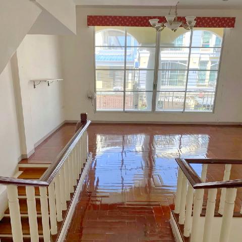 พระราม9 ศรีนครินทร์  MRT หัวหมาก 1.2 กม.ให้เช่าทาวน์โฮม 3.5 ชั้นมีดาดฟ้า 24 ตร.วา.304 ตร.ม.บ้านกลางเมือง 4 นอน เดอะไนน์ พระราม 9 2.4 กม. ร