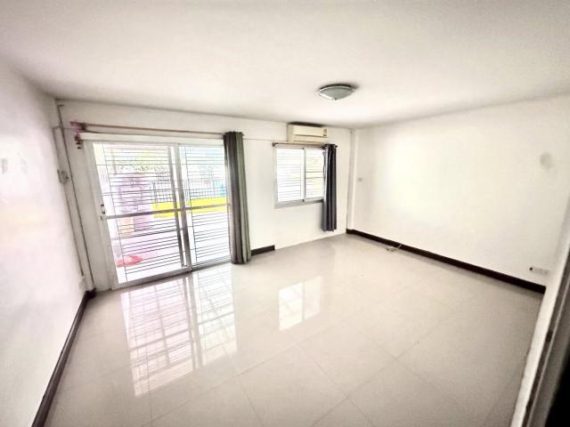 ขายทาวน์เฮ้าส์ 2 ชั้น คลองสาม ปทุมธานี ราคาดี พร้อมเข้าอยู่