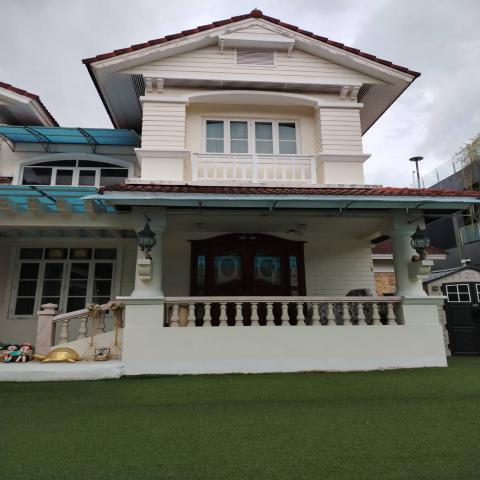 ขายบ้านเดี่ยว 2 ชั้นเนื้อที่ 114 ตร.ว พื้นที่ใช้สอย 390 ตร.ม 5 ห้องนอน 4 ห้องน้ำ ถนนเฉลิมพระเกียรติ.ร9 ใกล้สวนหลวง ราคาขาย 18 ล้านบาท