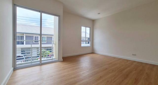 ดีไลท์ เดอลอฟท์ เมืองเอก-ม.รังสิต 21.4  ตร.ว. 115 ตร.ม. เลขที่ 431/49  ซ.5 อายุบ้าน 7 ปี