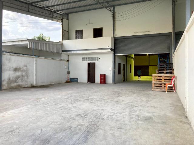 ให้เช่าโรงงาน เนื้อที่ 200ตร.ว พื้นที่ใช้สอย 550 ตร.ม ออฟฟิศ 2 ชั้น  น้ำ ไฟฟ้า3 เฟส ถนนเทพารักษ์ ซอยบางปลา 2 ราคาเช่า 49,000 บ/ด