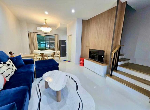 ให้เช่าทาวน์โฮมบ้านกลางเมืองพระราม9-กรุงเทพกรีฑา 3 ห้องนอน บ้านใหม่ ตกแต่งครบ พร้อมเข้าอยู่ได้ทันที