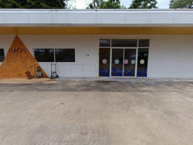 ที่ดินพร้อมอาคาร 200 Sq.w. โยธินพัฒนา ใกล้CDC เลียบทางด่วนเอกมัยรามอินทรา 