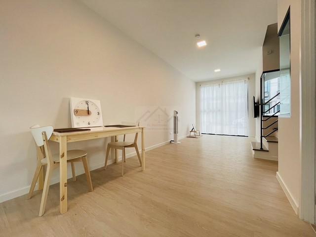 ให้เช่าทาวน์โฮม 2 ชั้น หลังคาสูง 3 ห้องนอน หมู่บ้านอณาสิริ รามคำแหง ซอยเคหะร่มเกล้า 64 พร้อมอยู่ ใกล้ทา