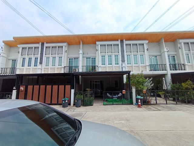 ขายด่วน ทาวน์เฮ้าส์ 2 ชั้น โครงการโกลเด้นท์ทาวน์ แขวงดอกไม้ เขต ประเวศ