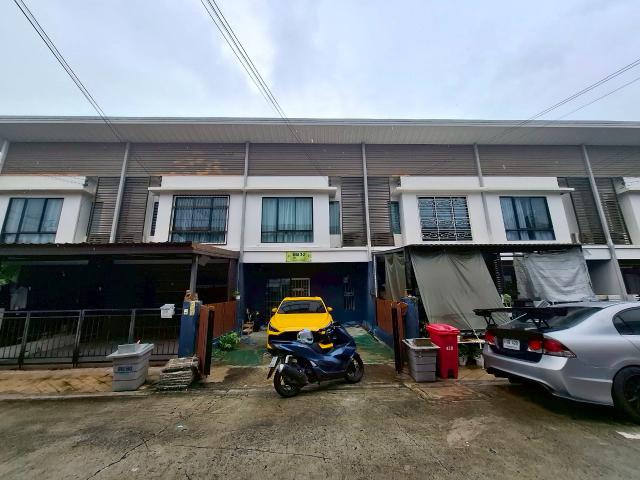 ทาวเฮ้าส์2ชั้น สภาพดีทำเลดี โครงการโมดิวิลล่า ทาวน์โฮม(ซอย4) ซอยเอแบค อำเภอ.บางเสาธง สมุทรปราการ