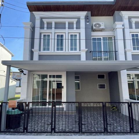 ให้เช่าทาวน์โฮม 2 ชั้น หลังมุม ทำเลดี โนครงการ โกลเด้นทาวน์ รวมโชค 