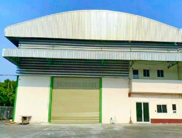 สนามกอล์ฟเอกชัย 1 กม. ให้เช่าโกดัง โรงงาน ติดถนนเอกชัย  วัดโพธิ์แจ้ 3 กม. 1,200 ตร.ม.300 ตร.วา. 3 นอน 3 น้ำ ตลาดนัดโพธิ์แจ้ 1.5 กม.