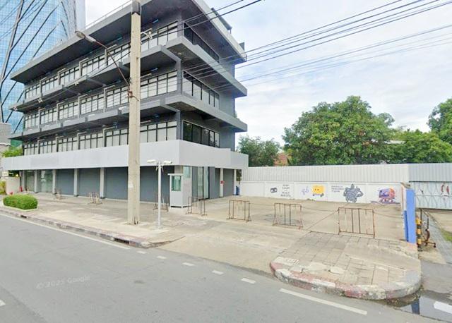 สำนักงาน ออฟฟิศ 4 ชั้น 6 คูหา 1090ตร.ม.MRT คลองเตย 500 ม.FYI MRT ศูนย์การประชุมแห่งชาติสิริกิติ์ 600 ม.  ทำเลดี เอ็มโพเรียม 2.4 กม