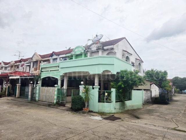 ทาวน์เฮ้าส์ 30 ตร.วา นันทนาการ์เด้น 2 ท่าอิฐ - รัตนาธิเบศร์ หลังมุม