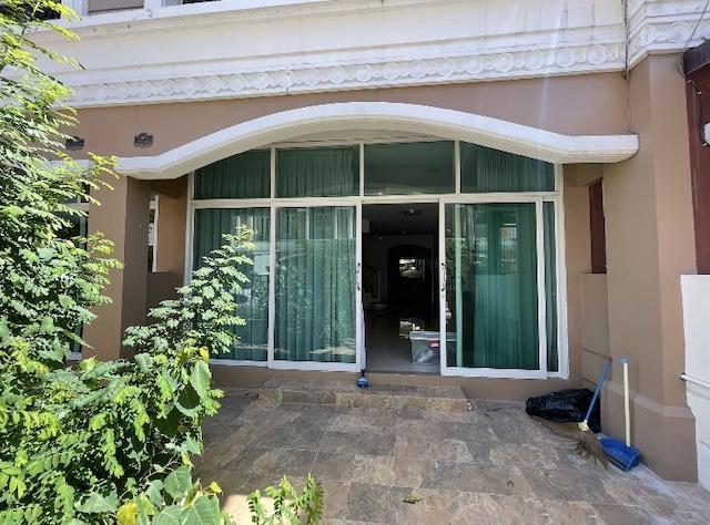 BH3686 ให้เช่าทาวน์โฮม 3 ชั้นหลังริม ติดเพลินนารี่ มอลล์ ใกล้ MRT วัชรพล – ทำเลดี พร้อมเข้าอยู่