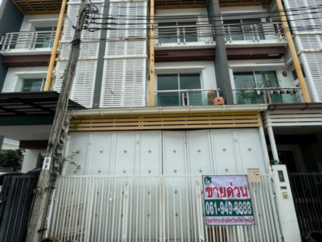 ขายด่วน ถูกที่สุด ทาวน์เฮ้าส์ 3ชั้น ม.ชวนชื่นโมดัส เซนโทร แจ้งวัฒนะ เนื้อที่ขนาด 20ตร.วา 3นอน 3น้ำ เดินทางสะดวก ใกล้เมืองทองธานี 