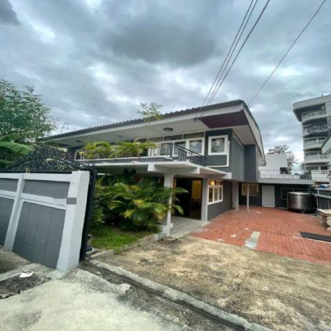 ให้เช่าบ้านเดี่ยว2ชั้น รีโนเวทใหม่ทั้งหลัง ถนนสุขุมวิท71 แอร์เฟอร์นิเจอร์ครบ มี4ห้องนอน3ห้องน้ำ1ห้องแม่บ้าน ราคาเช่าเดือนละ45,000บาท