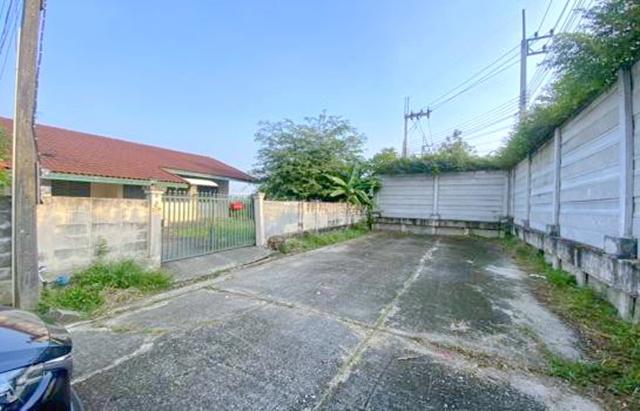  ไชน่าทาวน์ ศาลายา 900ม. รพ. ม. มหิดล 1.9 กม.ให้เช่าบ้านเดี่ยว 1 ชั้น 61 ตร.วา. 245 ตร.ม.1 น้ำ 3 นอน พุทธมณฑล สาย5 วิวทุ่งนาสุดซอย