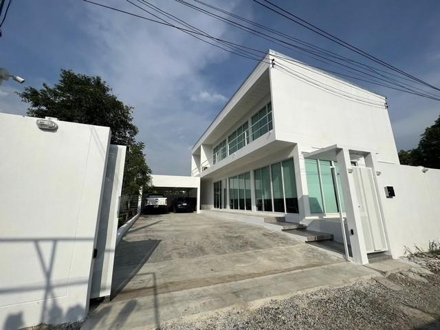 HR2708ให้เช่าบ้านเดี่ยว ตกแต่งสไตล์Modern ย่านลาดกระบัง ใกล้สนามบินสุวรรณภูมิ เหมาะทำออฟฟิศหรืออยู่อาศัย 