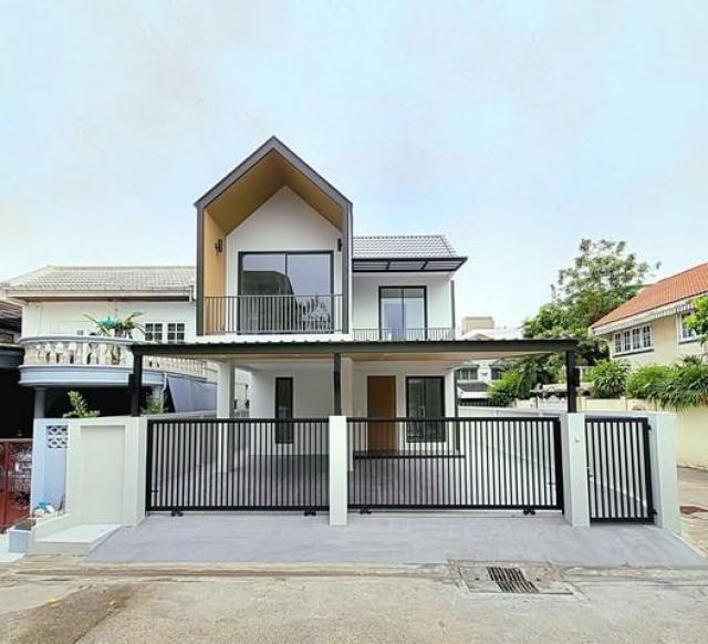 ขายบ้านเดี่ยว 2ชั้น หลังมุม รีโนเวทใหม่ ซอยสุขุมวิท60/1 เขตพระโขนง ใกล้ BTS บางจาก