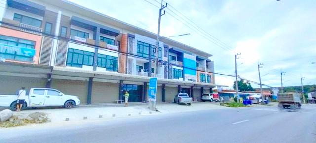 บิ๊กซี ปลวกแดง 4.8 กม. รีโนเวทใหม่ อาคารพาณิชย์ 4คูหา 3 ชั้น 22 ตร.วา.มาบเตย มาบยางพร  ติดทางหลวง มาบยางพร ทำเลการค้า หรือสำนักงาน