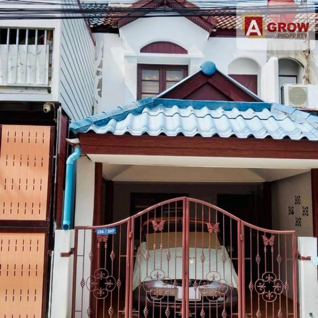 หมู่บ้านนครทอง บางเมือง ทำเลดี เดินทางสะดวก ใกล้สิ่งอำนวยความสะดวกมากมาย