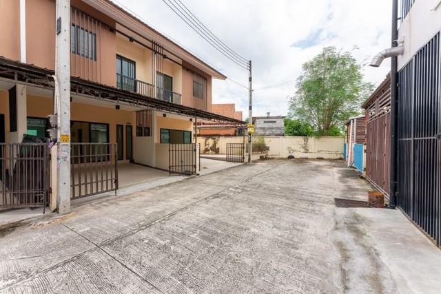 ขายทาวน์โฮม 2 ชั้น หมู่บ้านแสงเจริญ โรงโป๊ะ บางละมุง ชลบุรี FP-H01073 