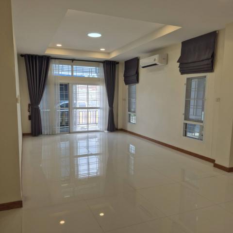 ขายบ้านเดี่ยวชั้นเดียว ทำเลดี  อำเภอพนัสนิคม จังหวัดชลบุรี