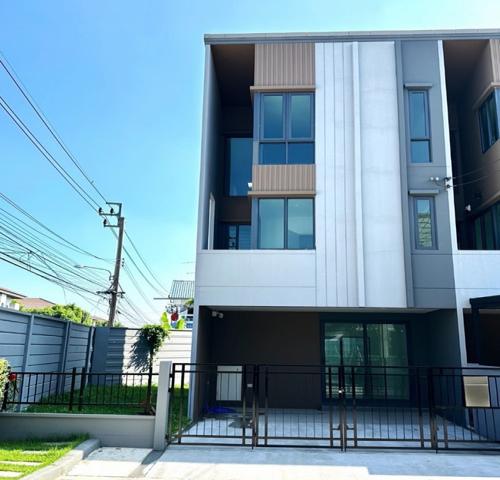วิภาวดี ให้เช่า ทาวน์โฮม 3 ชั้น หลังริม 7-11รถไฟฟ้าสายสีเขียว BTSคปอ. 700ม.เฟอร์ตรงปก! พหลโยธิน   300 เมตร 3นอน 3น้ำ 