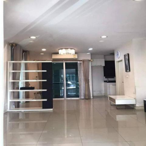 P1084 ให้เช่าทาวน์โฮม 3 ชั้น บ้านกลางเมือง โชคชัย4 ซอย50 BAAN KLANG MUANG CHOKCHAI 4 ใกล้เซ็นทรัลอีสต์วิล