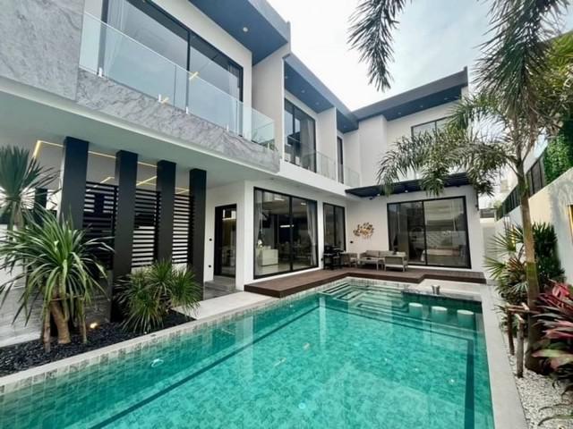 บ้านพลูวิลล่าพัทยาสุดหรู สไตล์โมเดิร์น ใกล้หาดจอมเทียนพัทยา FP-H01085 