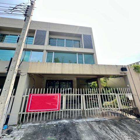 ขายทาวน์เฮ้าส์มือสอง เขตสวนหลวง กรุงเทพมหานคร  โครงการ โนเบิล คิวป์ พัฒนาการ 24