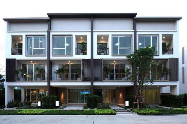 เช่า TownHome แยกรัชดา-ลาดพร้าว เช่าเดือนละ 68,000 บาท  แปลงA1 200 ตร.ม. 3ชั้น 