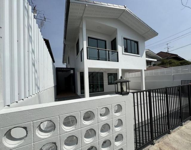 ขายบ้านเดี่ยว 2 ชั้น 49 ตรว. พื้นที่ 200 ตรม. ซอยรามอินทรา 34 ใกล้ทางด่วน ใกล้ตลาดเลียบด่วน