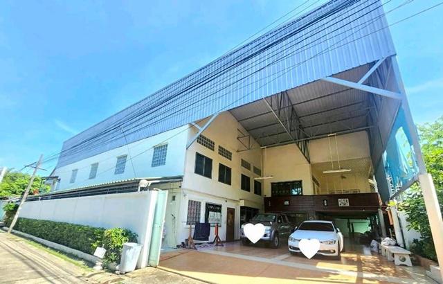 รร.สตรีวิทยา2 1.2 กม.ซ.นาคนิวาส 49-53 MRTโชคชัย 4 3กม.ให้เช่าโกดัง ออฟฟิศ 3 ชั้น+ชั้นลอย 200 ตร.วา. 1,180 ตร.ม