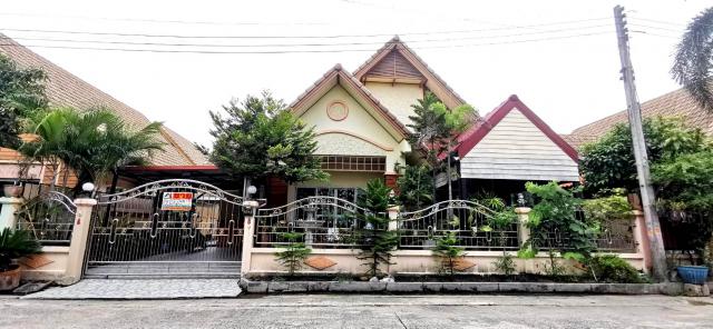 รหัส  16588 ขายด่วน ๆ บ้าน เปรมประชาเลคแอนด์พาร์ค 2 1900000 BAHT 3BEDROOM 0 RAI 0 Ngan 51 SQ.WA ใกล้กับ ใกล้เซเว่น ใกล้นิคมอุตสาหกรรมบางปะอิน ตลาดเอกเซ็นเตอร์ บขส.บางปะอิน การเดินทางสะดวก เข้าออกได้หลายทาง เช่น ถนนกาญจนาภิเษก ถนนบางนา-บางปะอิน ถนนพหล