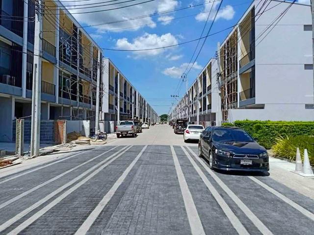 ตลาดมีนบุรี 1กม. MRT ตลาดมีนบุรี 1.2 กม.หทัยราษฎร์ นิมิตรใหม่ ให้เช่า คฤหาสน์แนวตั้ง ทาวน์โฮม 3 ชั้น 20ตร.วา. 3น้ำ สุวินทวงศ์