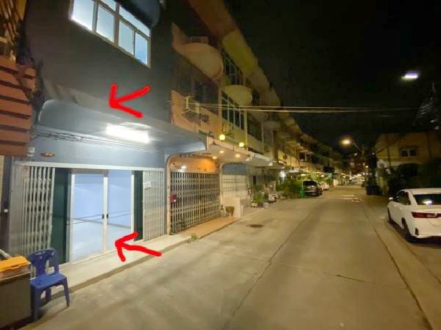 รีโนเวทใหม่ อาคารพาณิชย์ 4 ชั้น 18 ตร.วา.288 ตร.ม.ย่านจอมทอง ม.สยาม 5 กม.เหมาะกับพักอาศัย 3 นอน 3 น้ำ ตลาดโอ๋เอ๋ 2 กม.