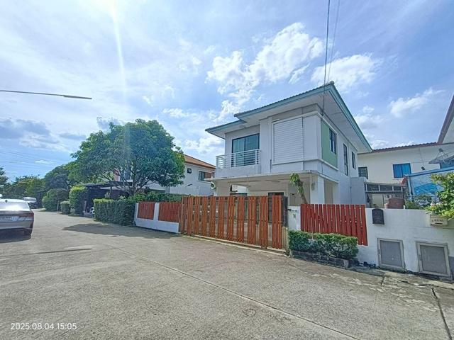 ให้เช่าบ้านเดี่ยว 2 ชั้น ไทวัสดุ ลำลูกกา 1.7 กม.ทำเลดี ติดถนนใหญ่ บ้านฟ้าปิยรมย์ หาของกินง่าย ตลาดใหญ่ลำลูกกา 1.2 กม ถ. เลียบด่วนลำลูกกา