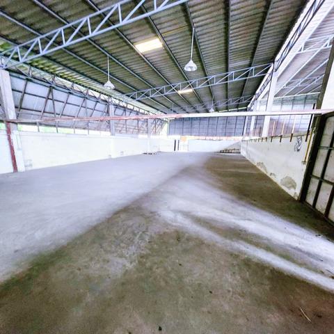 สะพานสูง MRT น้อมเกล้า รถไฟฟ้าสีส้ม 430ม.  โกดัง ถูกที่สุดในโลก ตรม.ละ 60-75 บาท 10ล้อ เข้าได้ 216-430 ตรม.   แจส กรีนวิลเลจ รามคำแหง 1 กม.