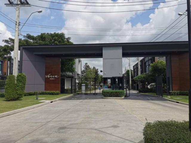 ให้เช่าทาวน์โฮม 2 ชั้น หลังมุม ม.เวิร์ฟ พระราม 9 พร้อมเฟอร์ฯ