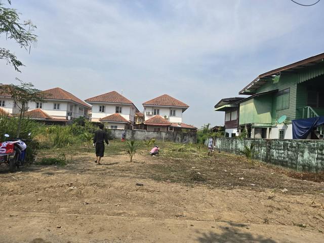 พื้นที่ดิน - 23000 บ.  พท. 100 Square Wah 0 Ngan 0 ไร่ ไม่ไกลจาก วัดกู้ ทำเลดี นนทบุรี   
