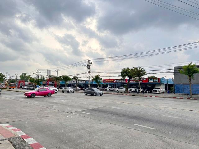 ติดถนนใหญ่ หน้ากว้าง 163 ม.MRT นพรัตนราชธานี 800ม .ม.นิด้า ให้เช่าที่ดินสวย 8 ไร่ นิคมบางชัน 1.3กม.